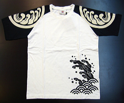 和柄Tシャツ 荒波に家紋柄